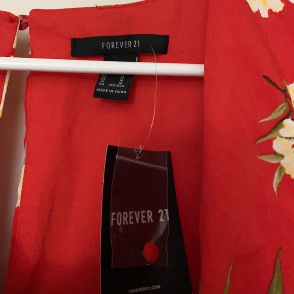 NWT Forever 21 red floral romper size: M - Picture 4 of 10